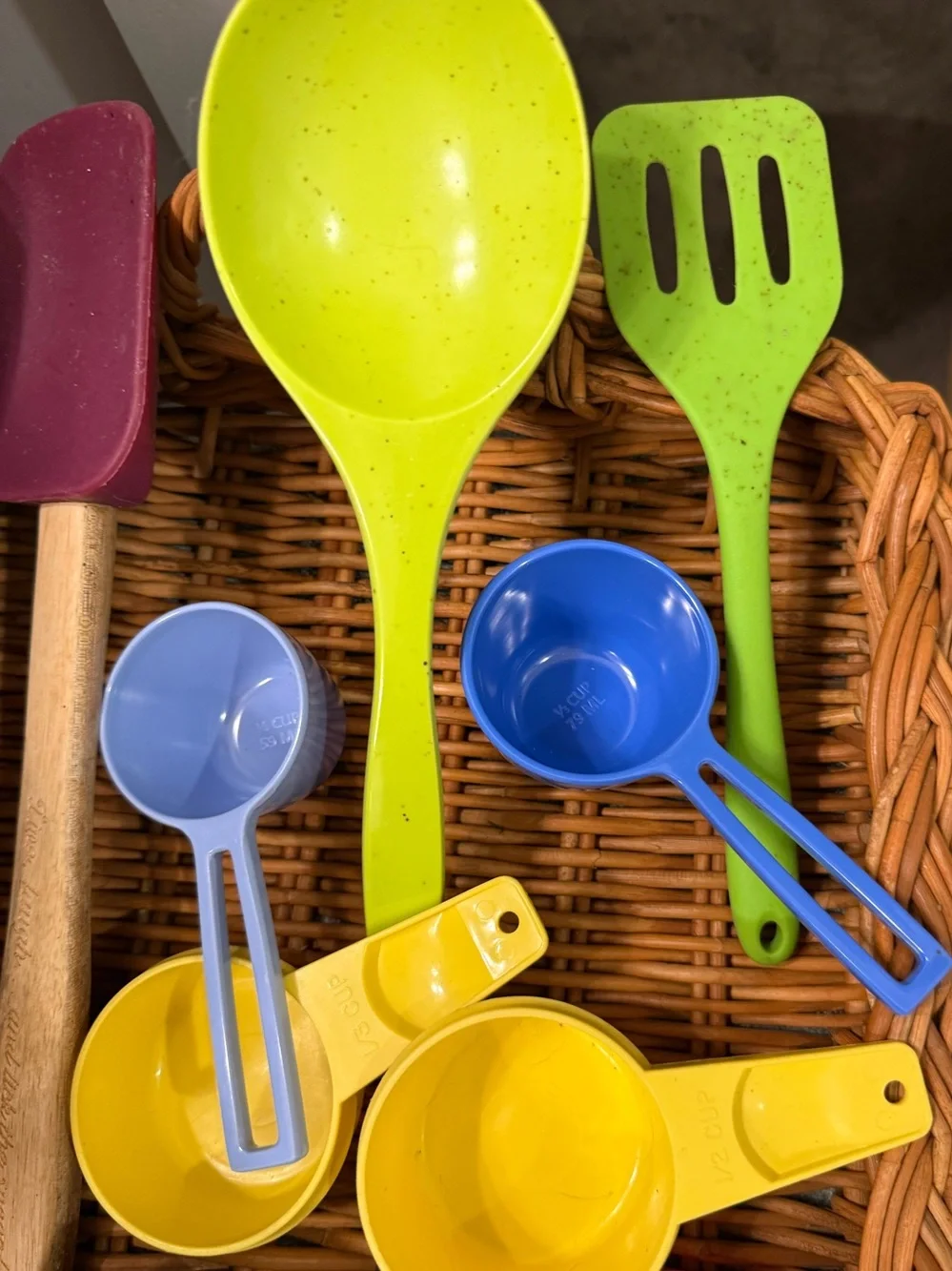 Kitchen Utensil & Measuring Cup Bundle Lot